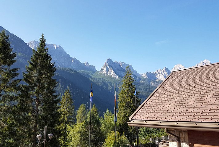Bella Italia & Efa Village