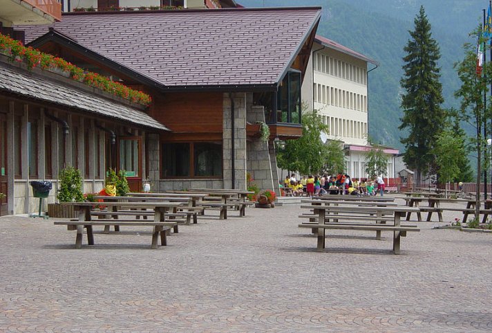 Bella Italia & Efa Village