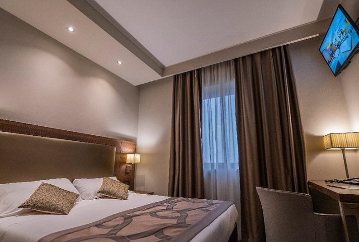 Smart Hotel Holiday