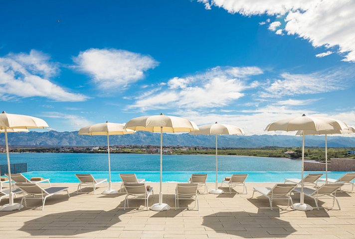 Glamping Villas & Holiday Homes Avalona
