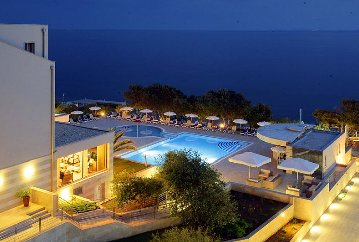 Luna Island Hotel