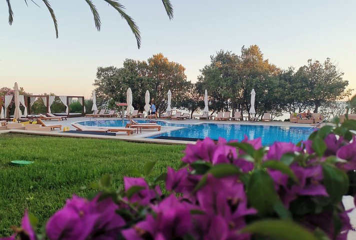 Luna Island Hotel