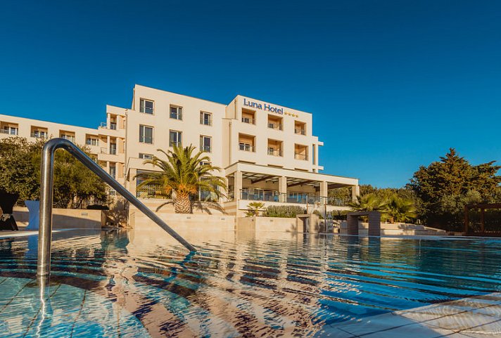 Luna Island Hotel