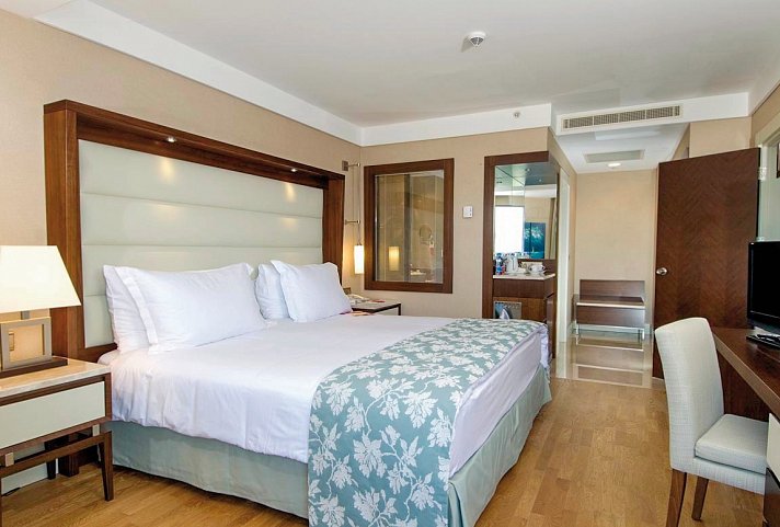 Ramada Plaza Hotel - Wohnbeispiel Doppelzimmer mit Stadtblick (Zimmercodierungen DB1 & DC1)