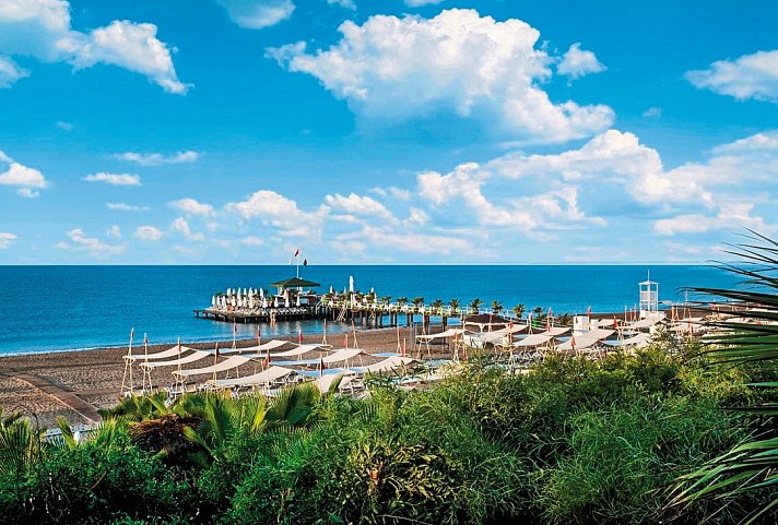 Delphin Palace