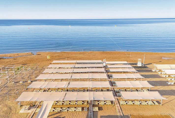 Glamour Resort & Spa