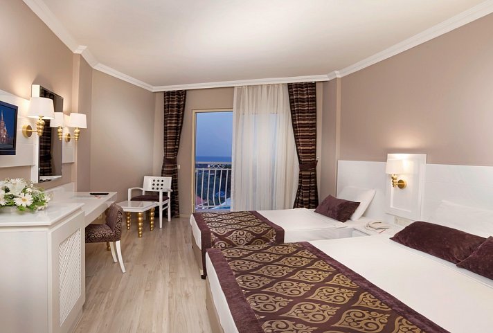 Serenis Hotel - Wohnbeispiel Doppelzimmer Meerblick (Zimmercodierungen DBM & DCM)