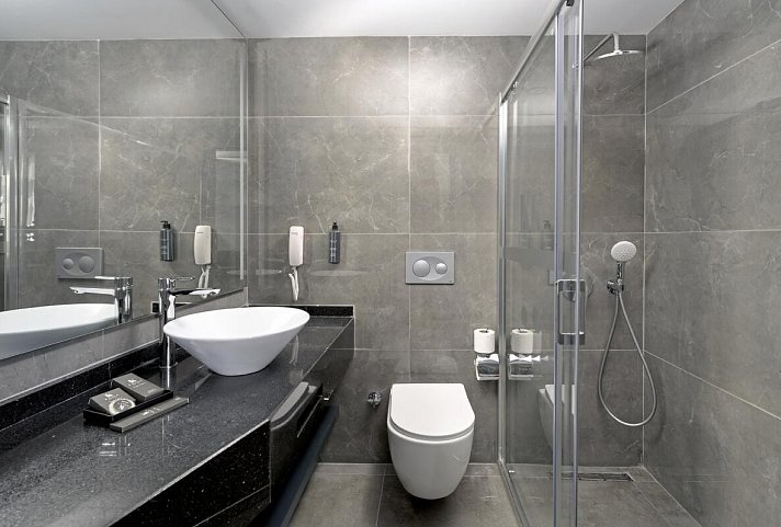 Kaila Krizantem Hotel - Beispiel Bad (Zimmercodierungen DB1, DC1, FB1 & FB2)