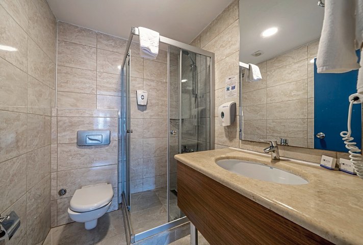 Bodrum Holiday Resort - Beispiel Bad Clubzimmer (Zimmercodierungen UL1 & DC2)