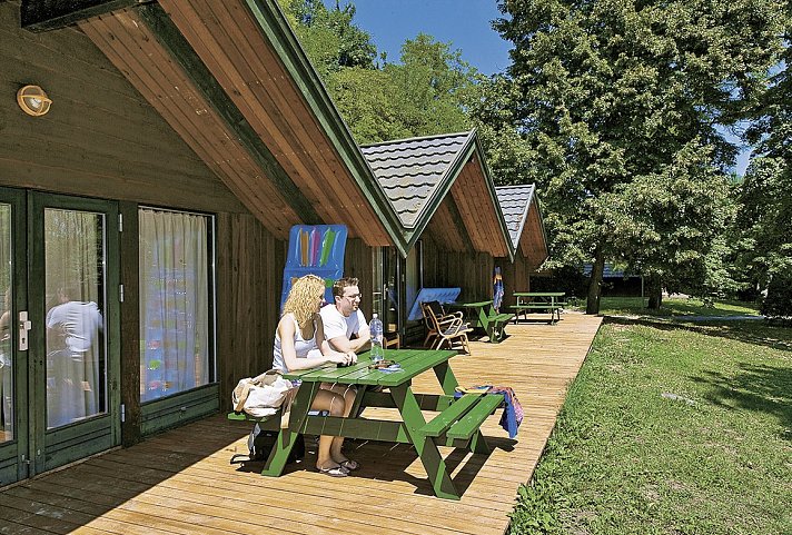 Club Tihany Bungalók - Wohnbeispiel Bungalow Kalmar (Zimmercodierungen BP1 & BB1)