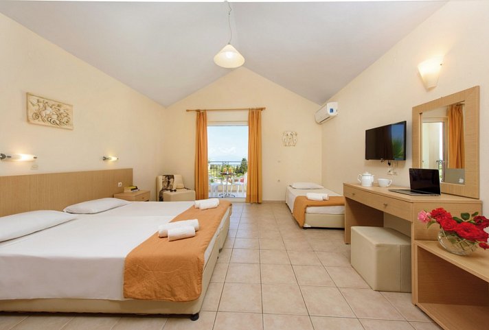 Olympion Village Hotel - Wohnbeispiel Doppelzimmer Poolblick (Zimmercodierung DBP)