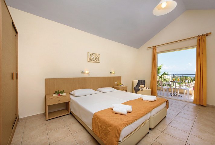 Olympion Village Hotel - Wohnbeispiel Doppelzimmer Poolblick (Zimmercodierung DBP)