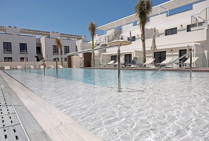 Esmeralda Cotillo Homes by LIVVO