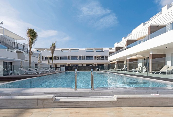 Esmeralda Cotillo Homes by LIVVO