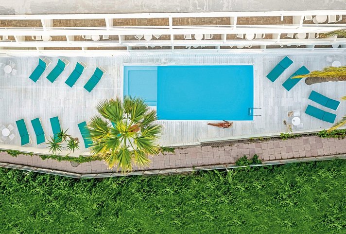Azure Mare Hotel