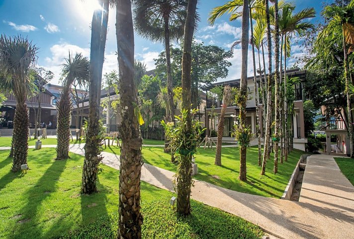 The Leaf on the Sands by Katathani