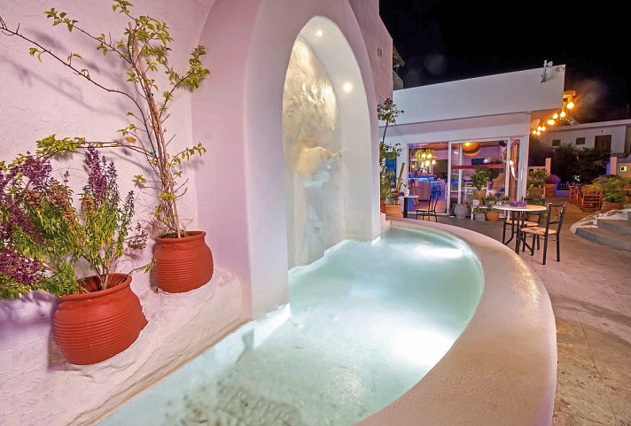 Tinas Plus Hotel