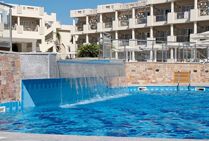 Sirena Beach Resort & Spa