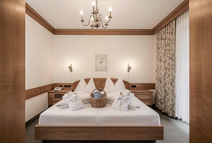 Alpina - Wohnbeispiel Doppelzimmer Klassik (Zimmercodierungen DB1 & DX1)