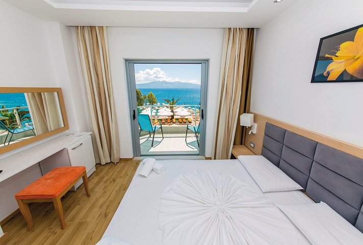 Saranda Palace - Wohnbeispiel Doppelzimmer Meerblick (Zimmercodierung DBM)