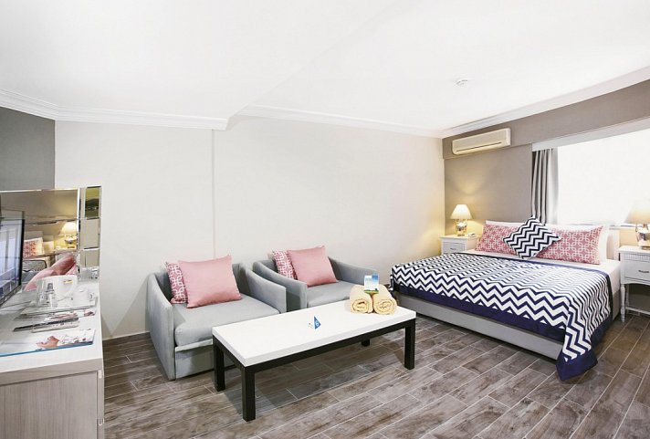 Paloma Marina Suites