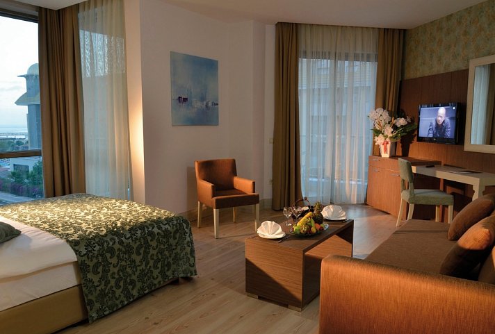 Port Side Resort Hotel