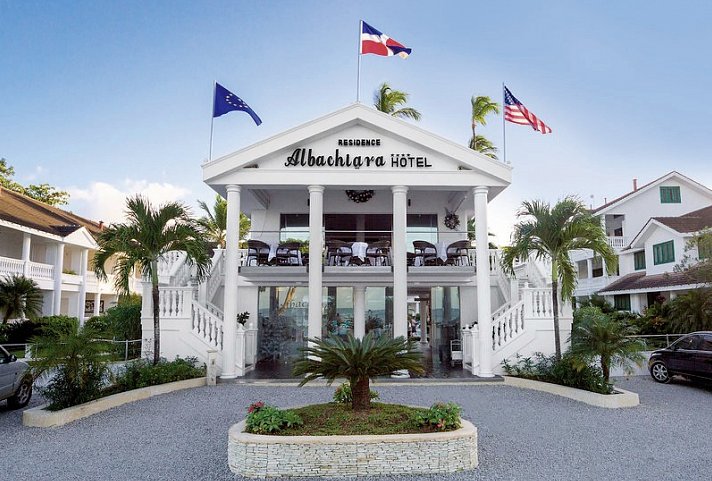 Albachiara Beachfront Hotel