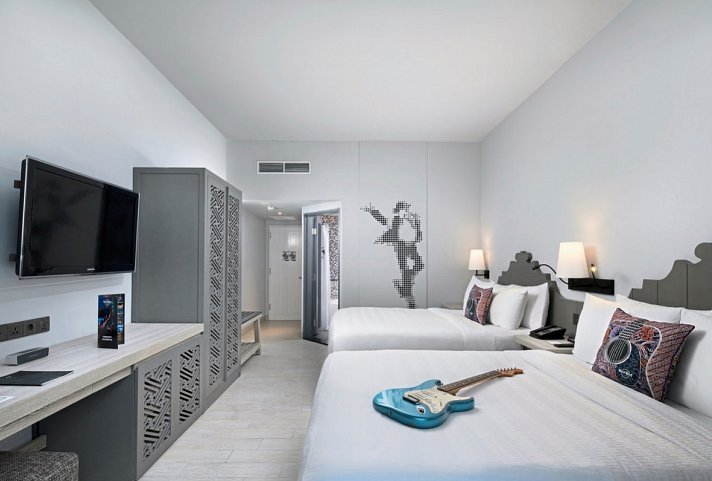 Hard Rock Hotel Bali - Wohnbeispiel Deluxe Two Queens (Zimmercodierung UD1)