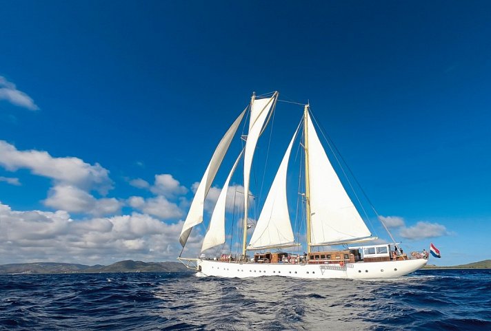 CHRONOS - Segeln unter Palmen - Segelschiff CHRONOS