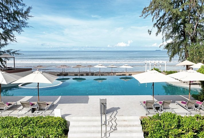 Twin Lotus Resort & Spa