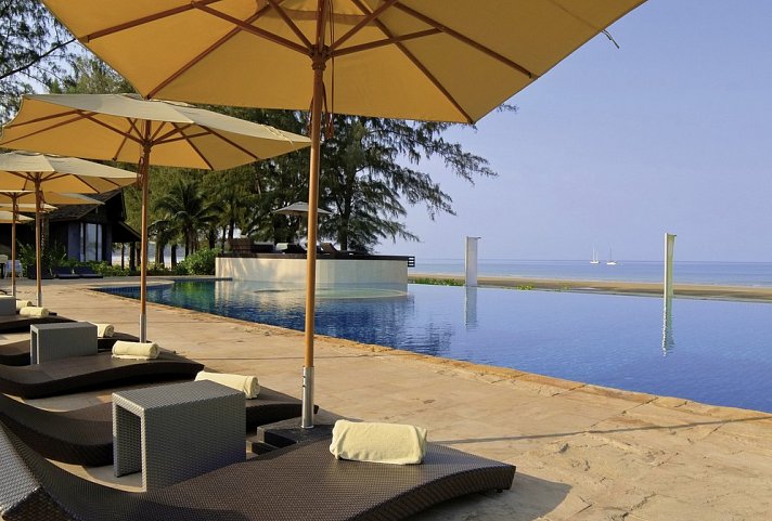 Twin Lotus Resort & Spa