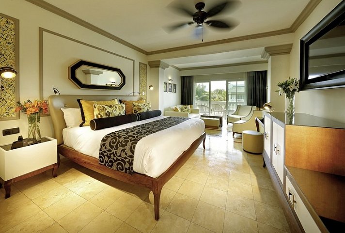 Grand Palladium Lady Hamilton Resort & Spa