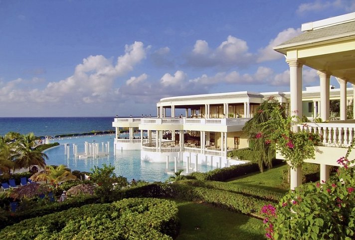 Grand Palladium Lady Hamilton Resort & Spa