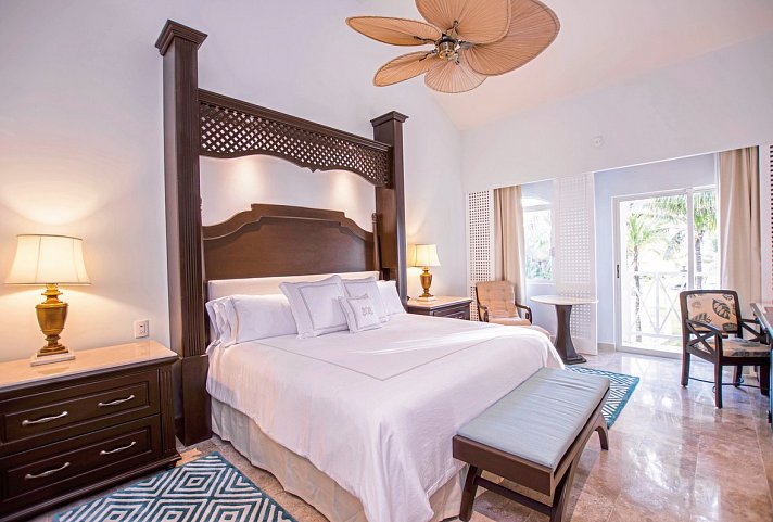 Royal Hideaway Playacar