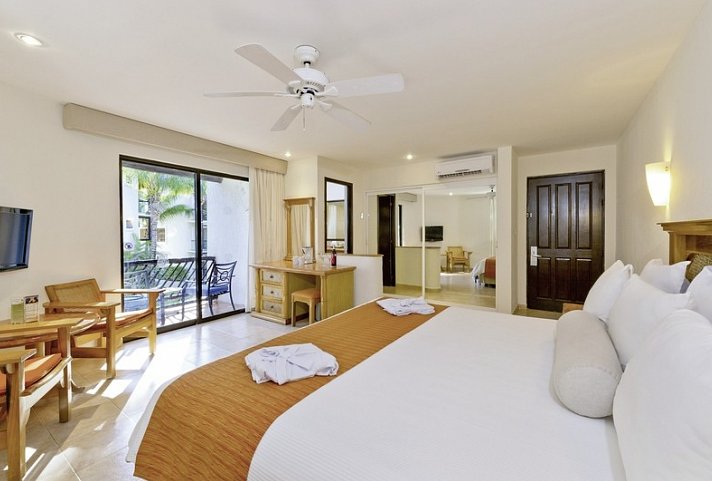The Reef Playacar