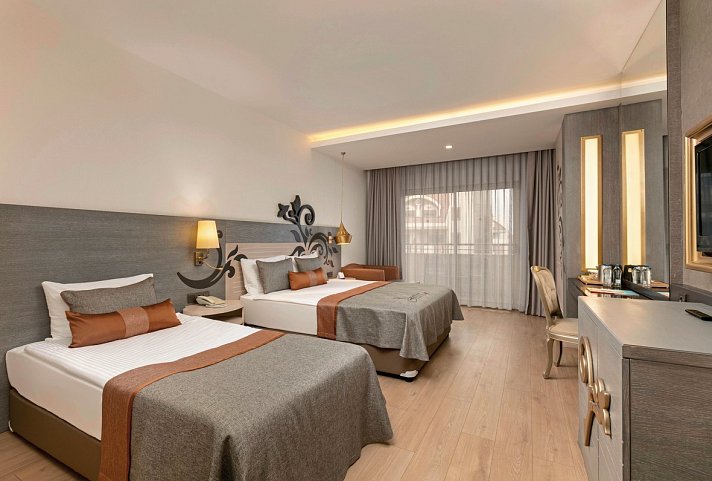 Kirman Belazur Resort & Spa - Wohnbeispiel Doppelzimmer seitl. Meerblick (Zimmercodierungen DBN & DCN)