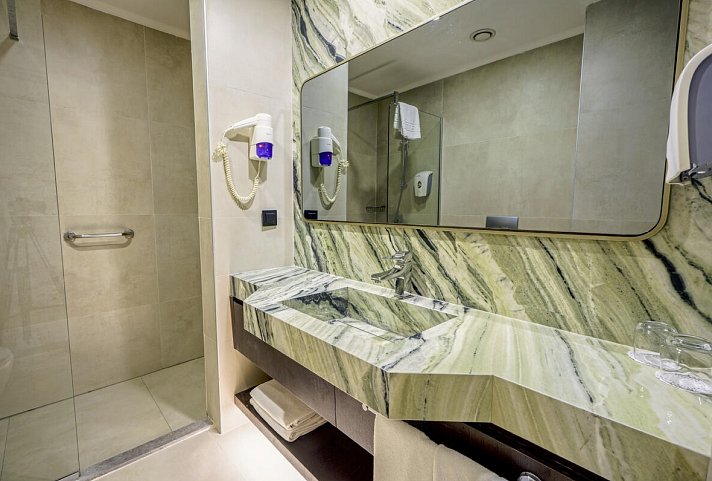 Orange Palace Hotel - Beispiel Bad Doppelzimmer Economy (Zimmercodierung DE1)