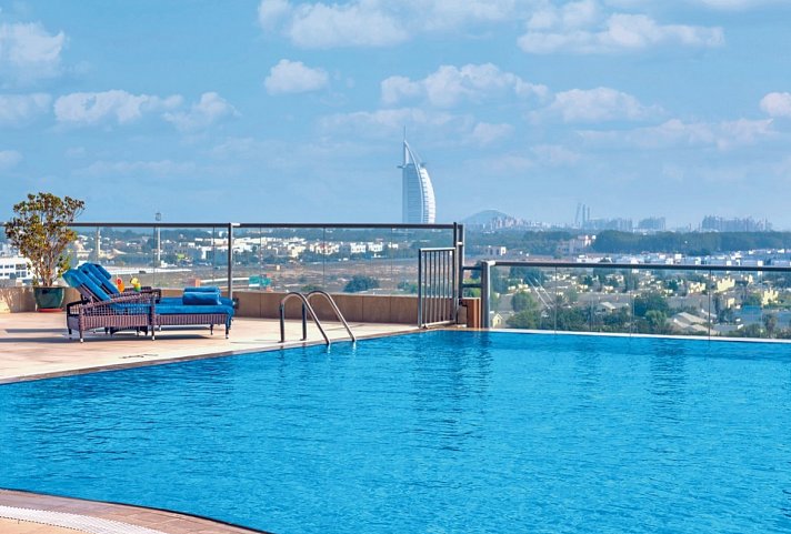 Two Seasons Hotel & Apartments