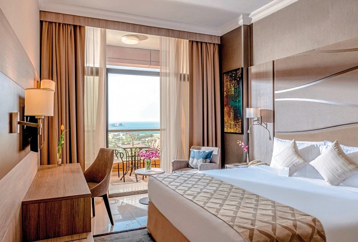 Two Seasons Hotel & Apartments