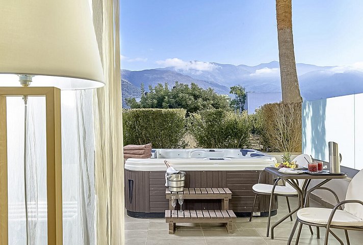 Castello Boutique Resort & Spa - Wohnbeispiel Doppelzimmer Superor Außen Jacuzzi (Zimmercodierung DS2)