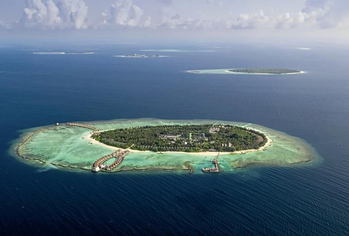 Furaveri Island Resort & Spa