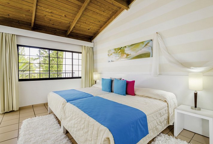 BlueBay Villas Doradas